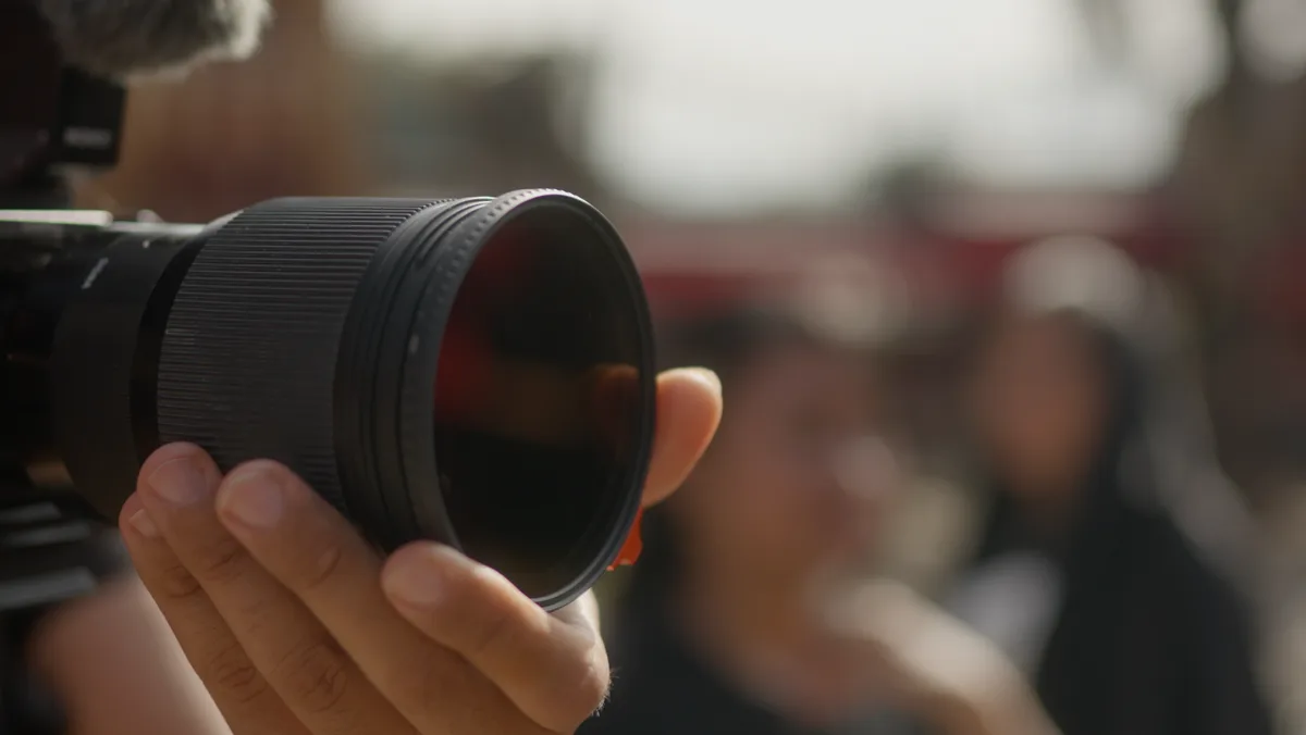 Objectif Sigma Art 24mm f/1.4 monté sur boîtier Sony monture E pour tournage documentaire