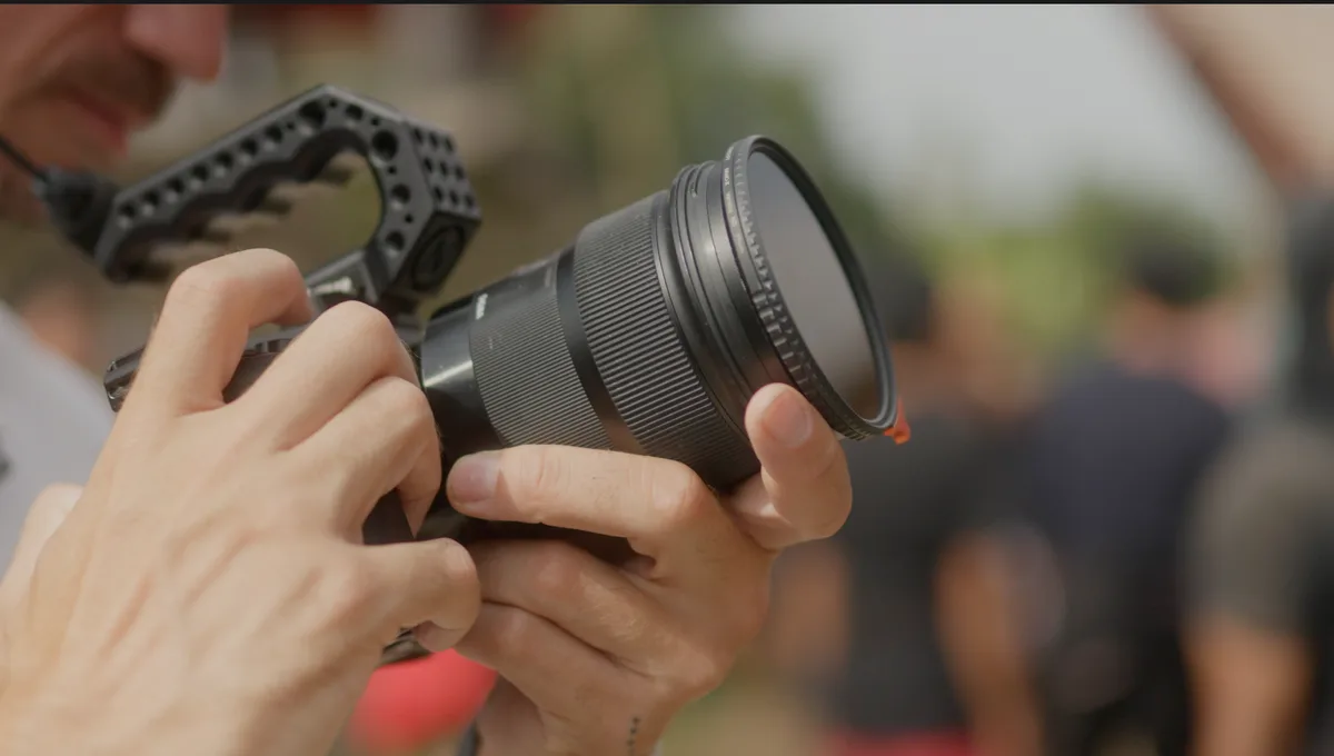 Détail de l'objectif Sigma Art 24mm f/1.4 DG DN bague d'ouverture et construction optique premium